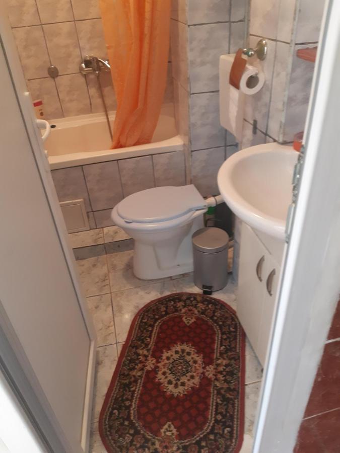 Lucian Studio Apartment Букурещ Екстериор снимка