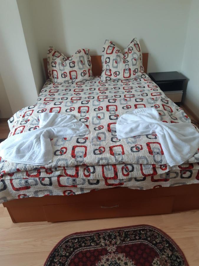 Lucian Studio Apartment Букурещ Екстериор снимка